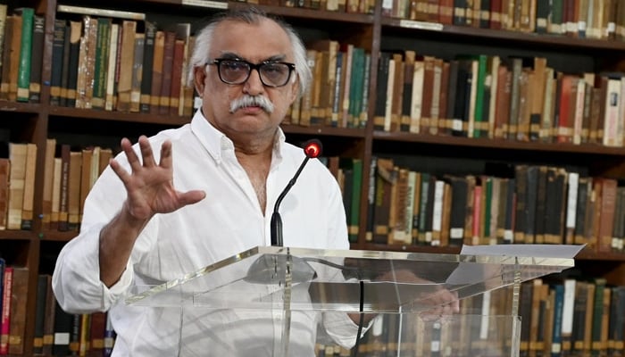 Former FBR Chairman Syed Shabbar Zaidi speaks at a session organized by the Pakistan Institute of International Affairs, Karachi, September 13, 2025. — APP