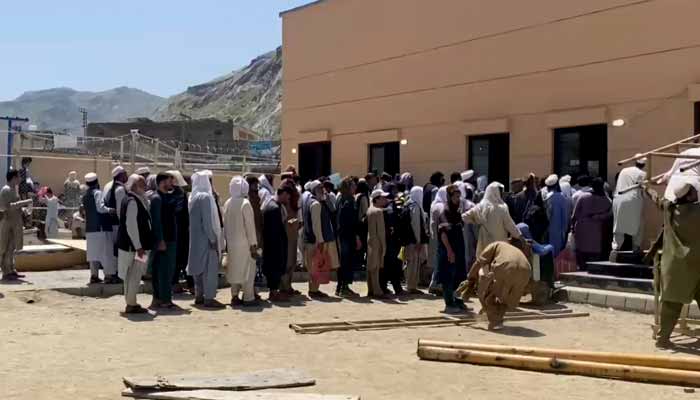 Hundreds of Afghan refugees arrive at Torkham immigration centre on November 1, 2025, as officials begin processing their return. — Reporter