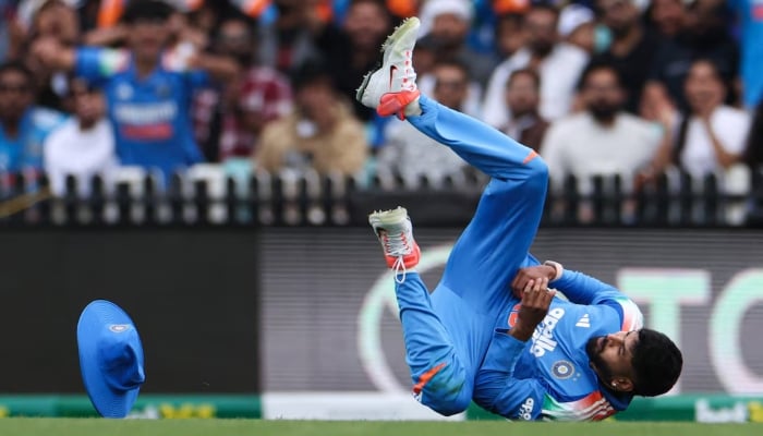 Indias Shreyas Iyer takes a catch to dismiss of Australias Alex Carey, Sydney Cricket Ground, Sydney, Australia, October 25, 2025. — Reuters