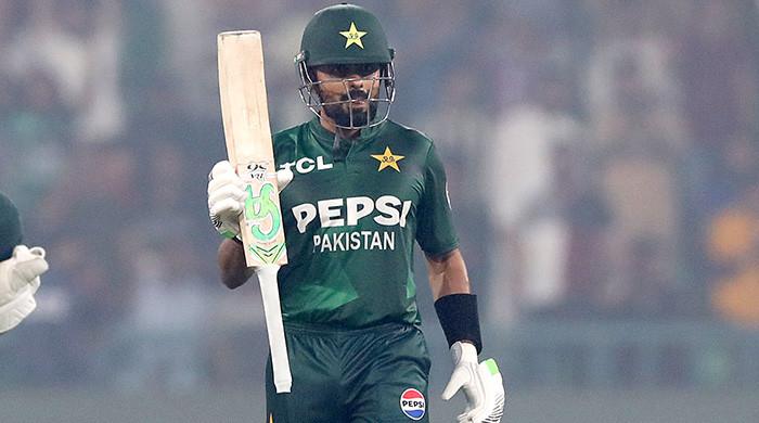 Babar shines as Pakistan down South Africa to win T20I series