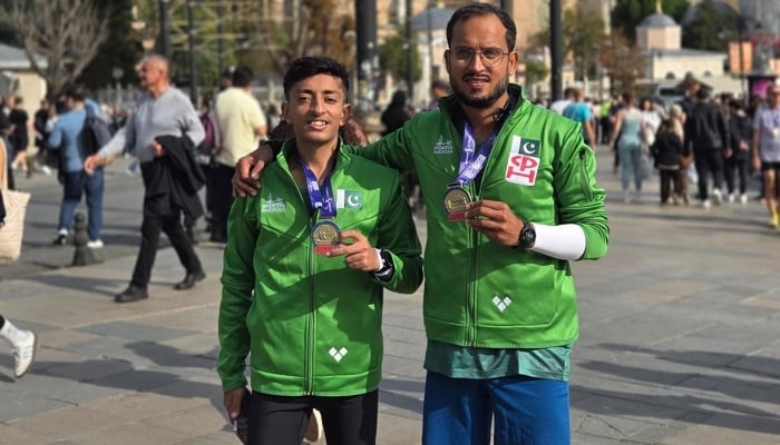 Pakistani runners at Istanbul Marathon, Istanbul, Turkiye, November 2, 2025. — Reporter