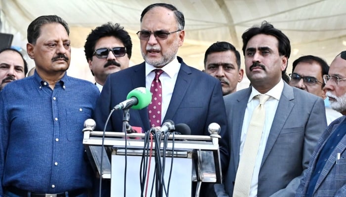 Federal Minister for Planning, Development and Special Initiatives Ahsan Iqbal speaking to the media after a briefing on the Green Line Project, Karachi, November 3, 2025. — APP