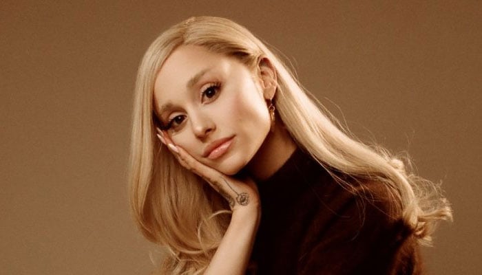 What is know about the flight issues Ariana Grande just faced