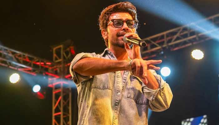 Singer Farhan Saeed performs in a music concert. — Instagram/@farhan_saeed