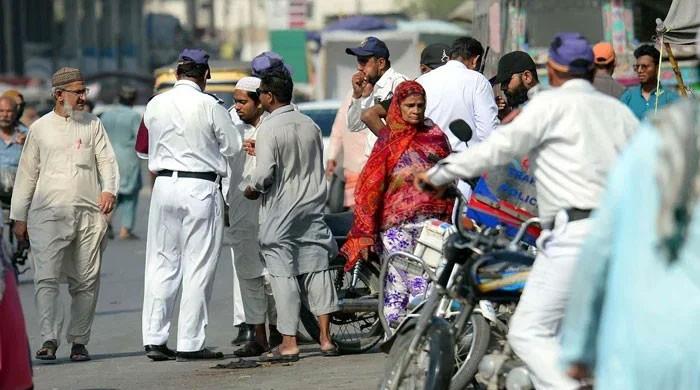 3,400 e-challans in a day — what were Karachi drivers fined for?