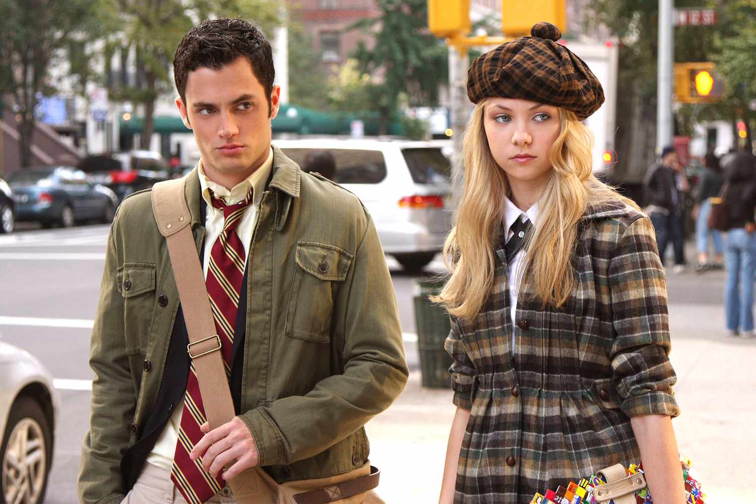 Taylor Momsen and Penn Badgley in Gossip Girl
