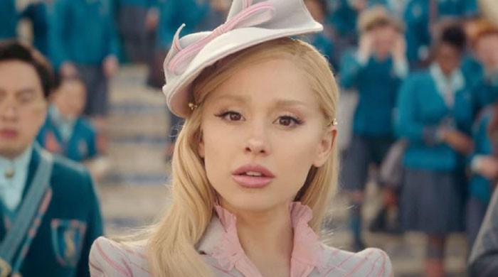 Ariana Grande delivers stirring 'Wicked' performance 