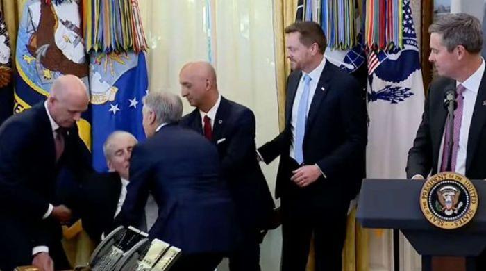 Medical emergency halts Trump Oval Office press conference