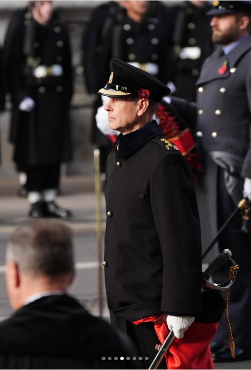 Pictures of The Royal Family laying wreaths at the Cenotaph for Service of Remembrance