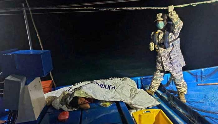 A Malasiyan Maritime Enforcement Agency member checks on a survivor who was rescued by a fishing boats crew after a boat from Buthidaung, Myanmar, sank near the Malaysia–Thailand border, close to Langkawi, Malaysia November 9, 2025.— Reuters