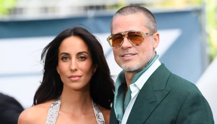 Photo: Brad Pitt, Ines de Ramon silence romance critics with latest step out