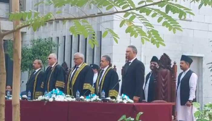 FCC CJ Aminuddin Khan administers oath to six FCC judges at IHC. — Reporter