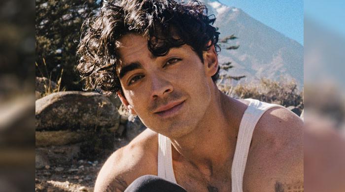 Joe Jonas tugs at heartstrings with story of parents first Christmas