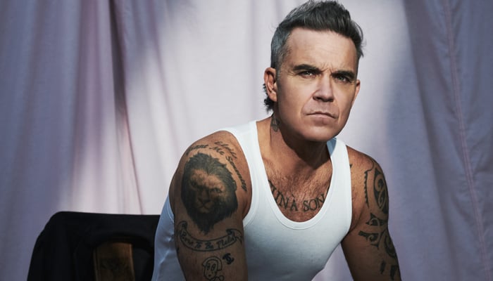 Robbie Williams believes fat jabs are making him blind