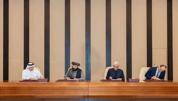 Afghan Defence Minister, Mullah Mohammad Yaqoob Mujahid and Pakistans Defence Minister, Khawaja Muhammad Asif sign documents of a ceasefire agreement, during a negotations meeting mediated by Qatar and Turkey, in Doha, Qatar, October 19, 2025. — Reuters