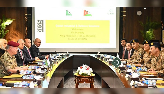 Jordanian King Abdullah II receives briefing at Global Industrial and Defence Solutions (GIDS). — ISPR