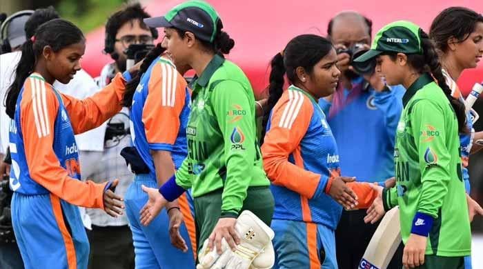 India and Pakistan blind women show spirit of cricket with handshakes