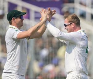 Harmer stars as South Africa bowl out India for 93 to win Test