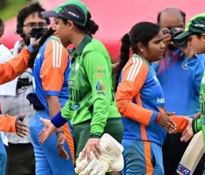 India and Pakistan blind women show spirit of cricket with handshakes
