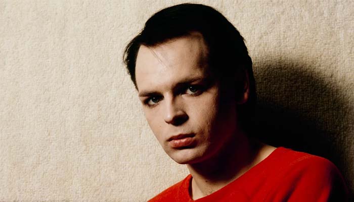 Gary Numan breaks down mid-concert