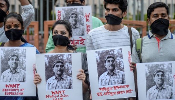 Supporters form a human chain in response to journalist Shafiqul Islam Kajols disappearance during a demonstration in Dhaka on March 18, 2020.