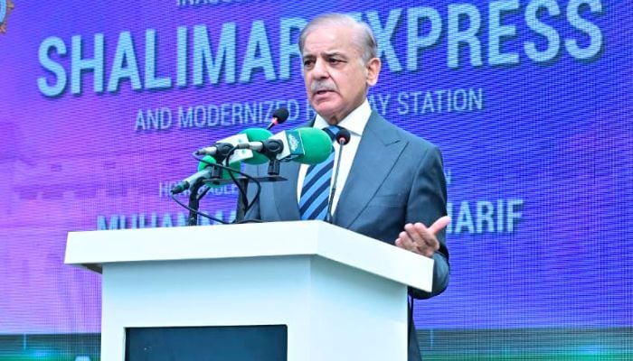 PM Shehbaz Sharif addresses inauguration ceremony of new Shalimar Express and the newly upgraded waiting rooms, CIP lounges at Karachi Cantt Railway Station. — X/@GovtofPakistan