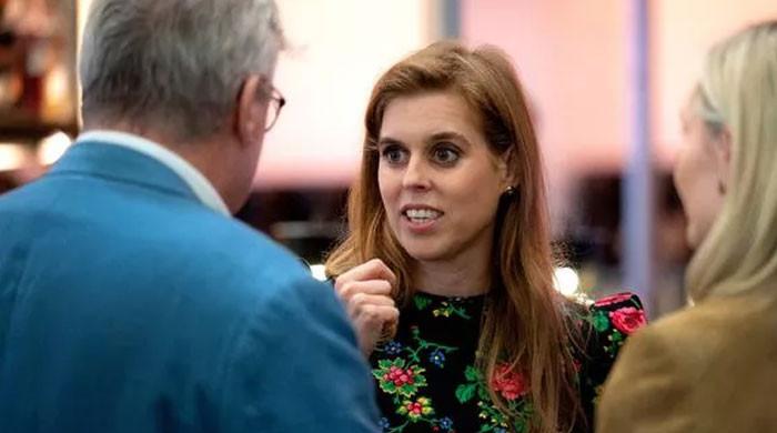 Princess Beatrice reminded about the dangers of mixing with too many wealthy people