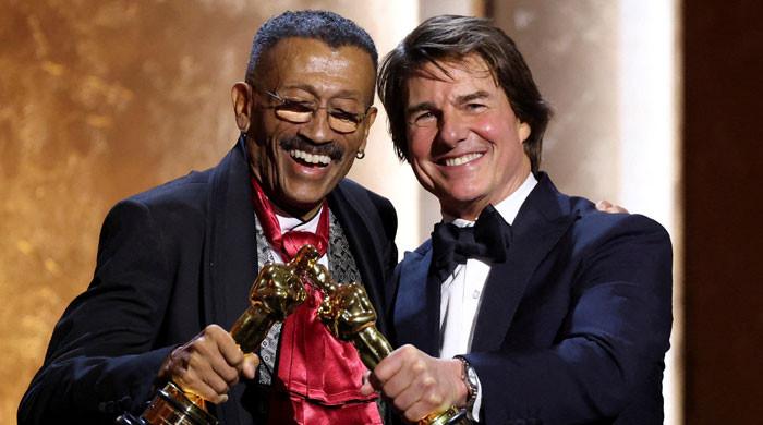 Watch red carpet looks from Tom Cruise, Dolly Parton & more