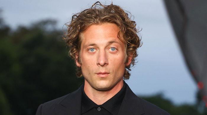 Jeremy Allen White admits he doesn't recognize his own name