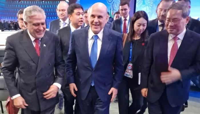 Deputy Prime Minister and Foreign Minister Ishaq Dar at the margins of the SCO Heads of Government meetings, with Russian Prime Minister Mikhail Mishustin and Chinese Premier Li Qiang, November 19, 2025. — X/@ForeignOfficePk