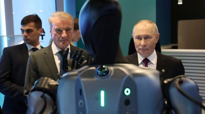 New Russian AI robot greets Putin, weeks after rival model malfunctioned publicly