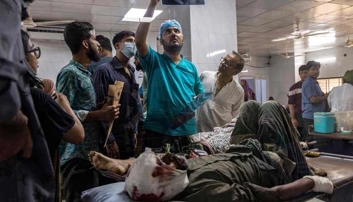 A doctor attends an injured man at a hospital following an earthquake in Dhaka on November 21, 2025.— AFP