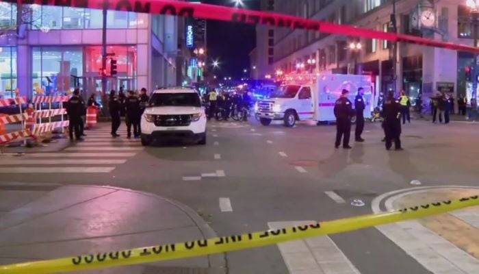 Chaos erupts in Chicago loop: Six wounded in shootings following Christmas tree lighting