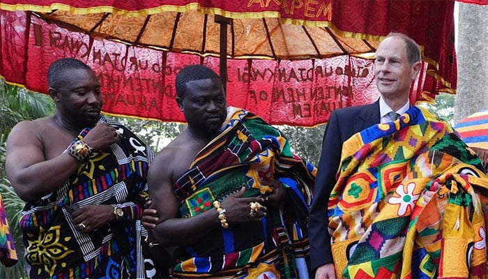 The Duke of Edinburgh digs in at Ghana’s Botanical Gardens