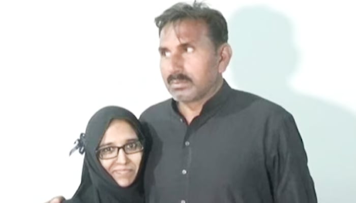 27-year-old Kiran, who went missing from Islamabad 17 years ago, reunites with parents at Edhi Centre, Karachi. — Screengrab via YouTube/Geo News