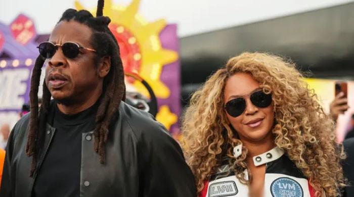 Beyoncé, Jay-Z join Lewis Hamilton for 200-mph lap at Las Vegas Grand Prix