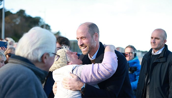 Prince William hits Porth Eirias for hugs and Welsh cakes