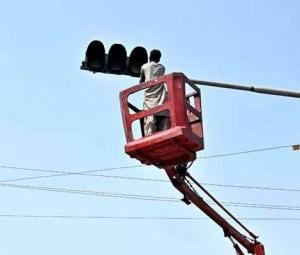 E-challan system faces challenges as 'only 69 of 89 traffic signals functioning in Karachi'