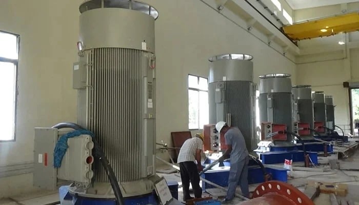 Employees of Karachi Water and Sewerage Corporation (KWSC) Dhabeji pumping station are seen in this image. — Facebook/@CMSindh.Page/File