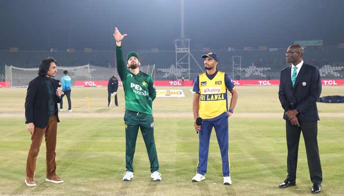 Pakistan captain Salman Ali Agha (centre) and Sri Lankas Dasun Shanaka (right) at the toss for their T20I tri-series match at the Rawalpindi Cricket Stadium in Rawalpindi on November 22, 2025.— PCB