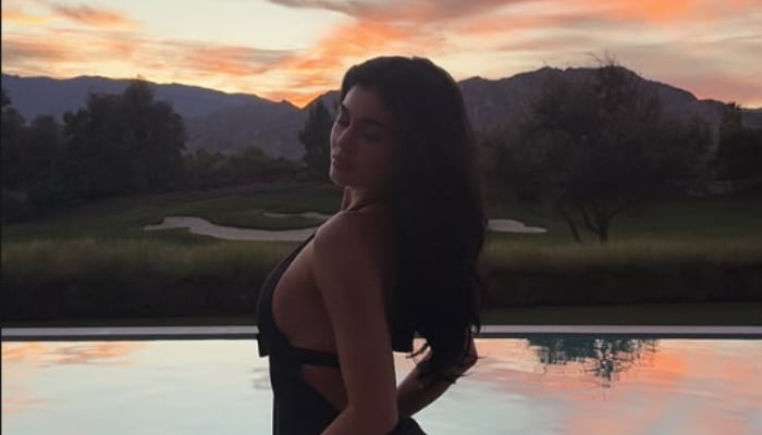 Kylie Jenner celebrates Thanksgiving with loved ones: Timothee Chalamet?