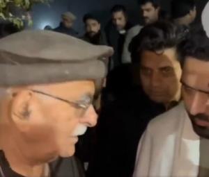 Achakzai slams authorities for blocking KP CM's visit to Imran Khan