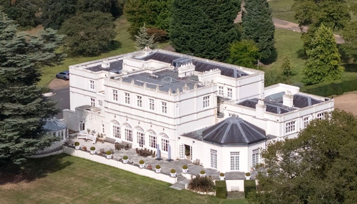 Andrews royal exile put on hold after fresh setback