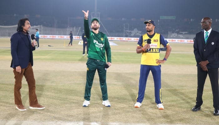 Pakistan captain Salman Ali Agha and Sri Lankas Dasun Shanaka at the toss for their T20I tri-series final at the Rawalpindi Cricket Stadium in Rawalpindi on November 29, 2025. — PCB