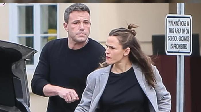 Ben Affleck spotted driving to Jennifer Garner's home with kids on Thanksgiving