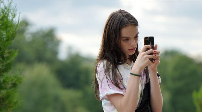 Selfie-based age checks boom as govts push for online controls