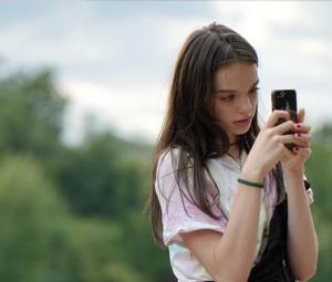 Selfie-based age checks boom as govts push for online controls