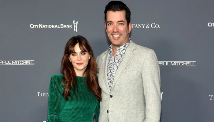 Jonathan Scott breakdown six-day holiday décor with Zooey Deschanel