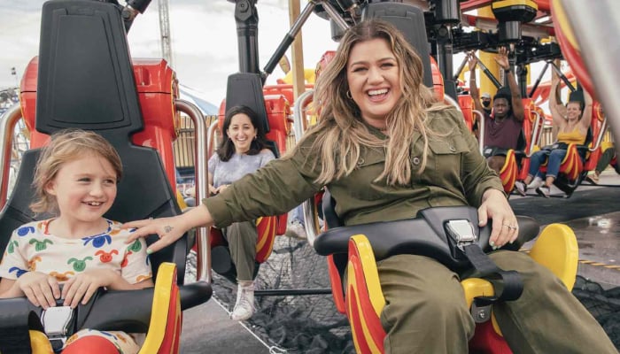 Kelly Clarkson celebrates first holiday season with kids after Brandon Blackstock’s demise