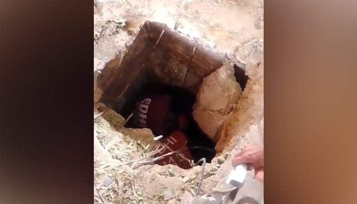 Rescue workers in a stormwater drain in Karachi, on December 1, 2025. — Geo News